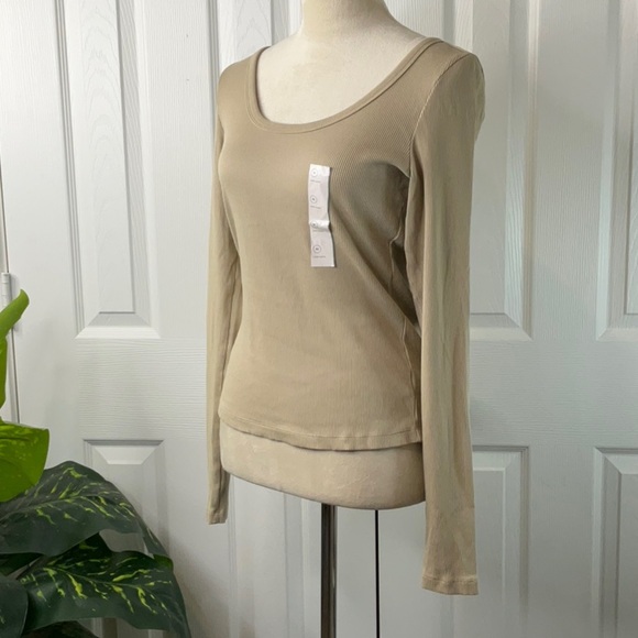 Universal Thread Beige Ribbed Long Sleeve
Top Various Sizes - Picture 4 of 8